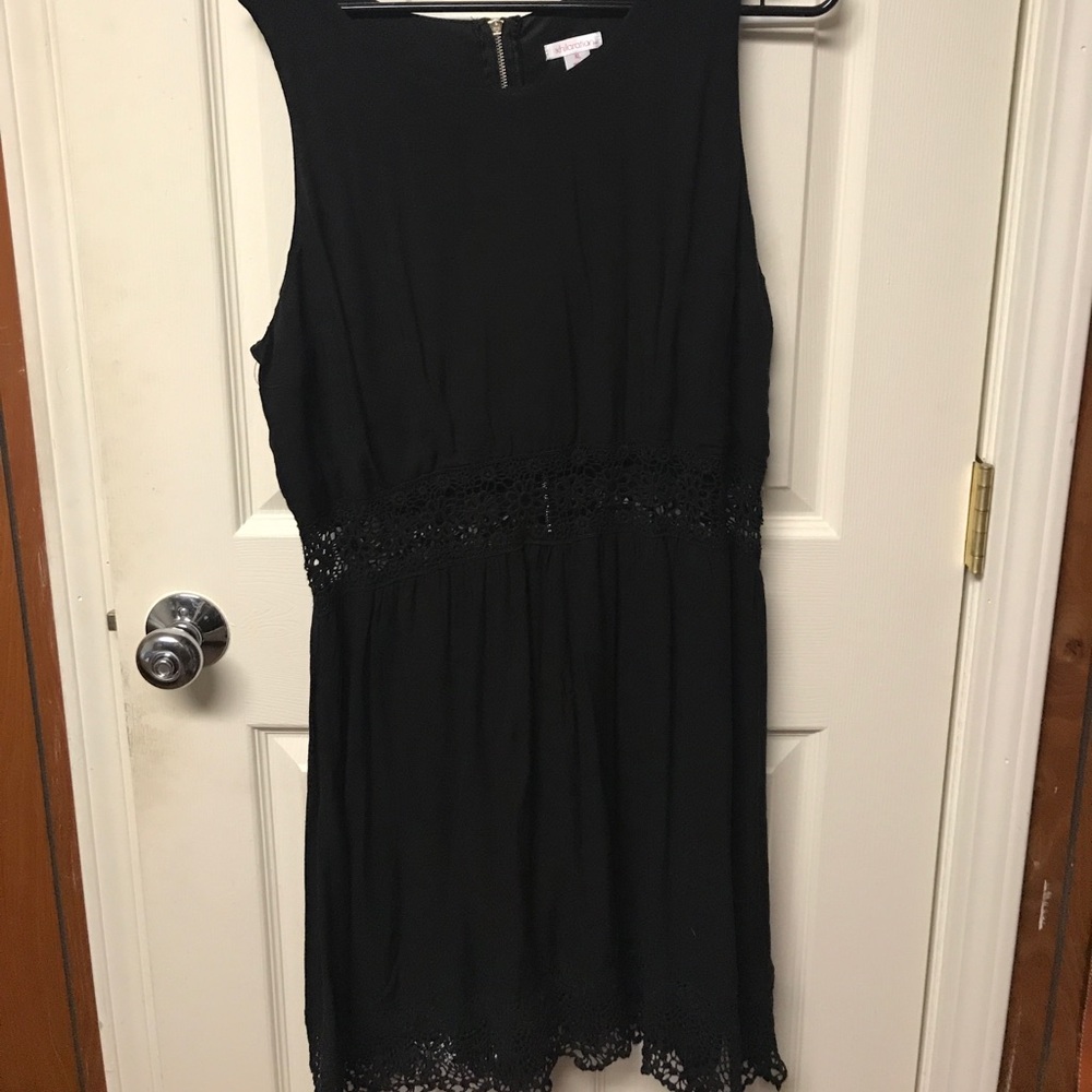 🔥 NWOT XHILIRATION LACE WAIST DRESS🔥