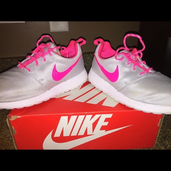 Nike Roshe's - Picture 2 of 4