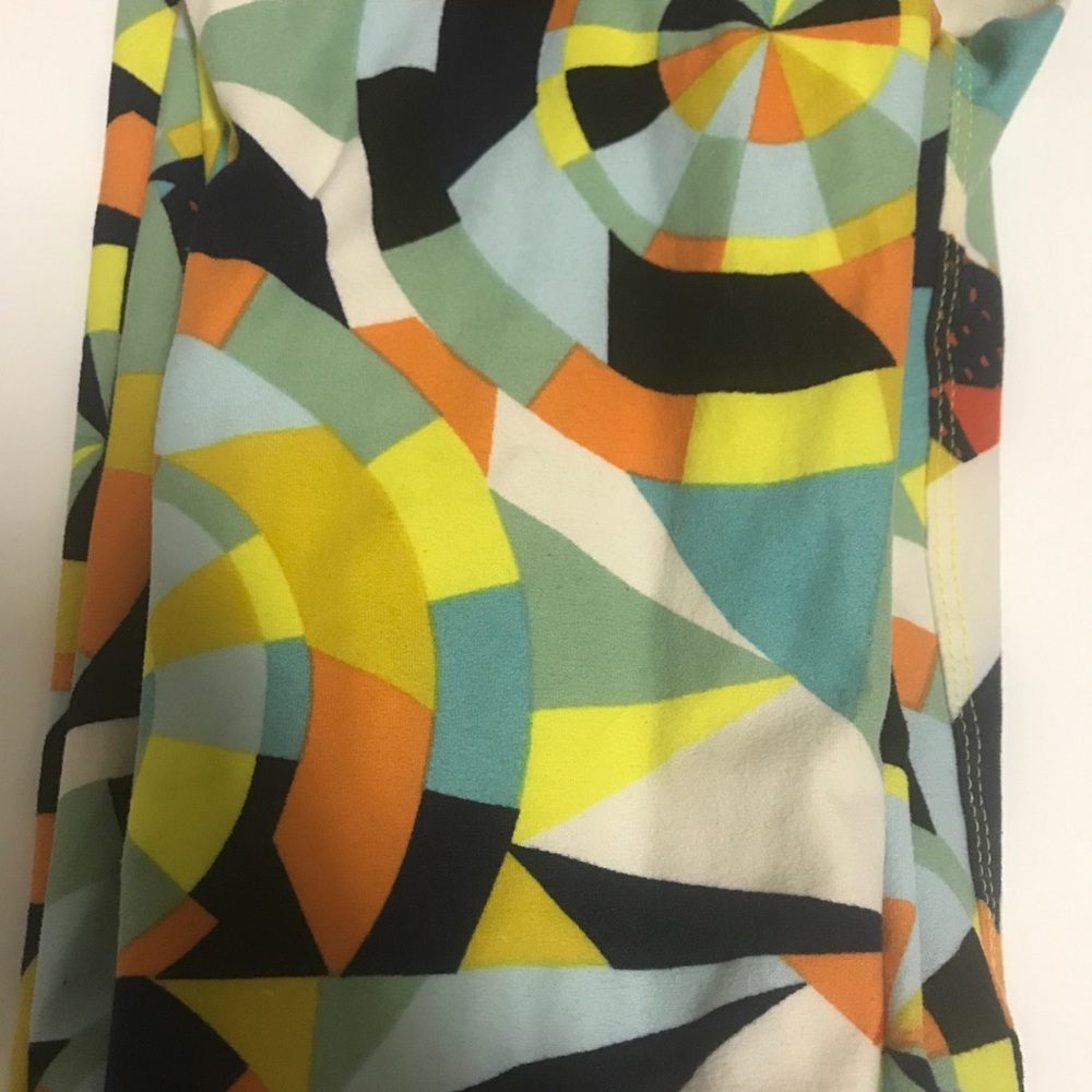 EUC OS geo print Lularoe leggings