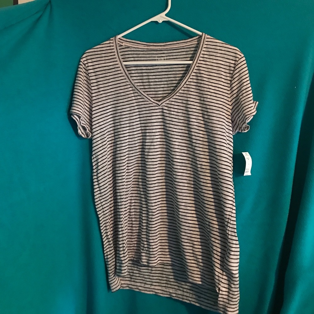 Stripe black and white v-neck t-shirt