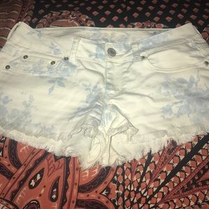 Patterned shorts 🦋