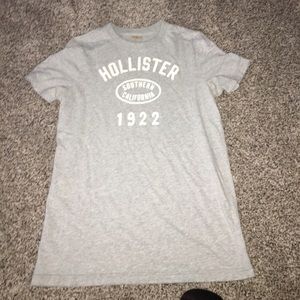Light gray men's Hollister t-shirt