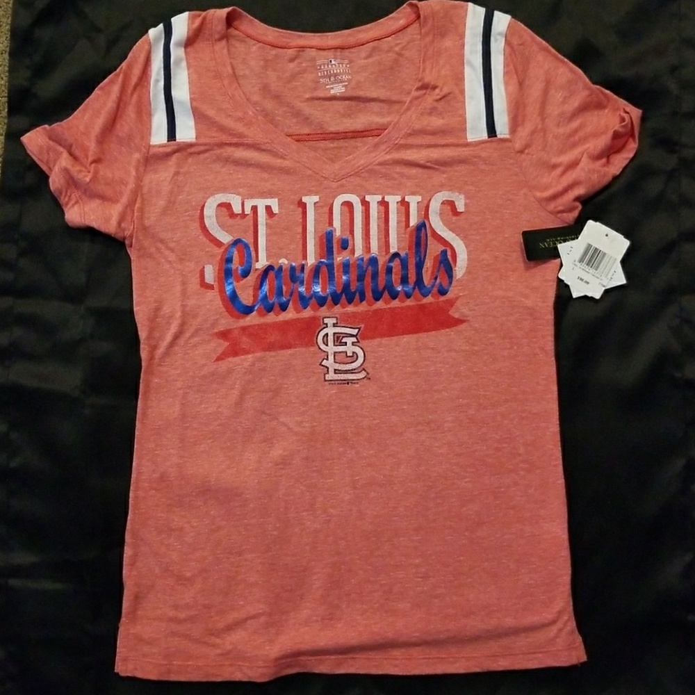 STL Cardinals v neck t