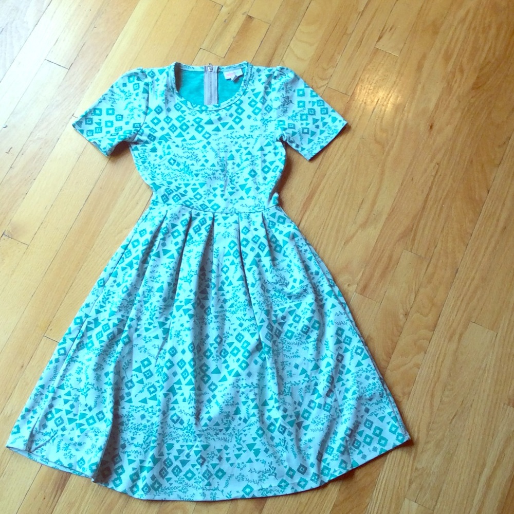 LuLaRoe XXS Amelia dress with pockets