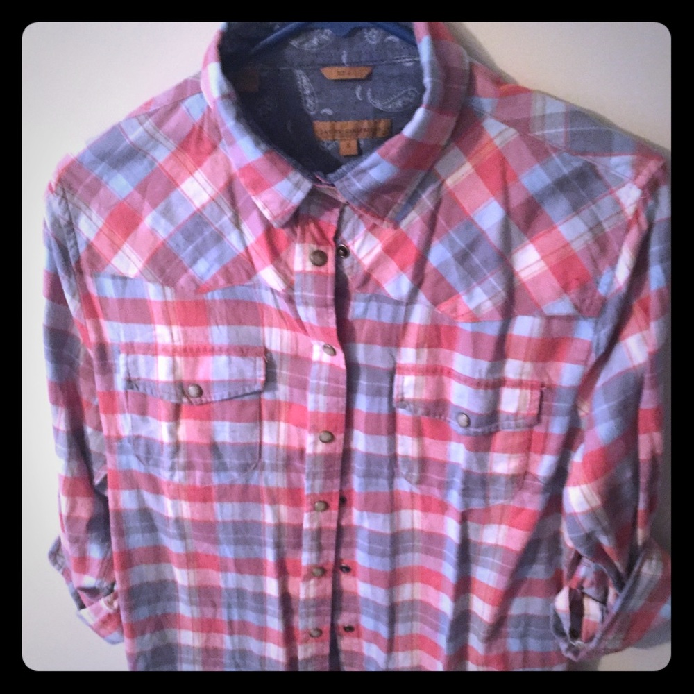 ☘Plaid button up top☘