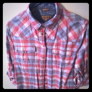 ☘Plaid button up top☘