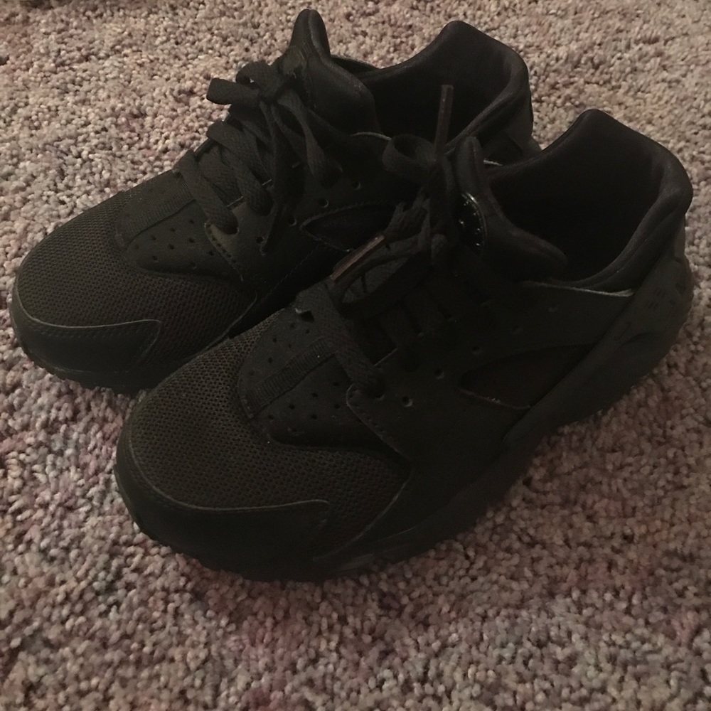 *sold*all black nike huaraches