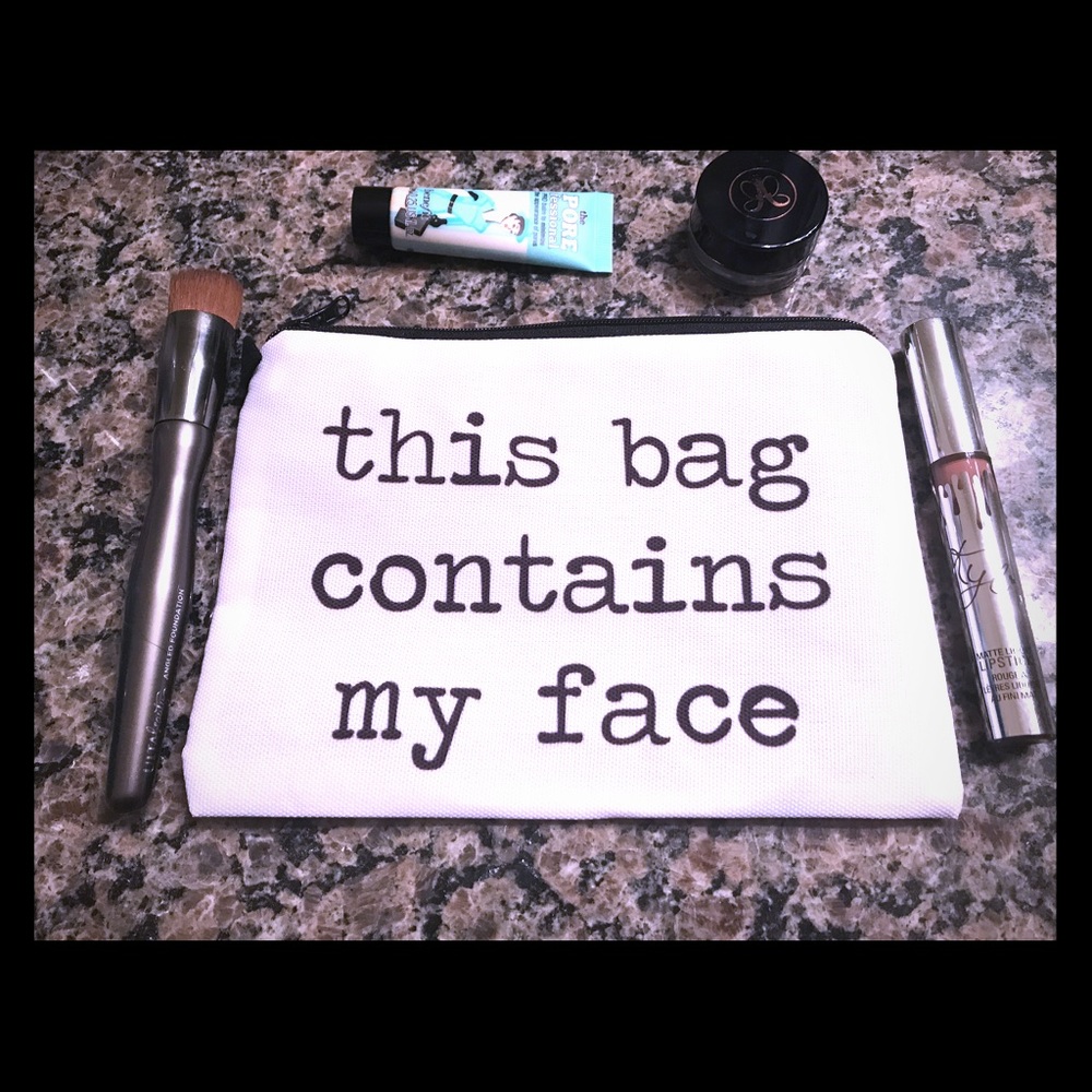 Cute makeup bag 💕👛