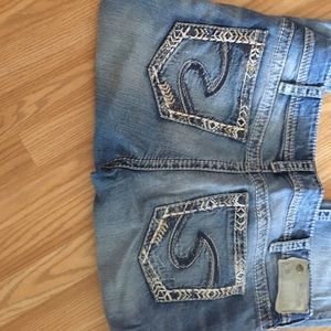 SILVER Mid-rise Straight leg Jean (Size 30/31)