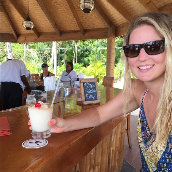 Meet your Posher, Amanda - Picture 3 of 5