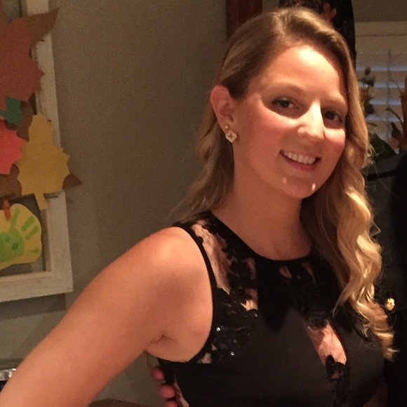 Meet your Posher, Amanda - Picture 2 of 5