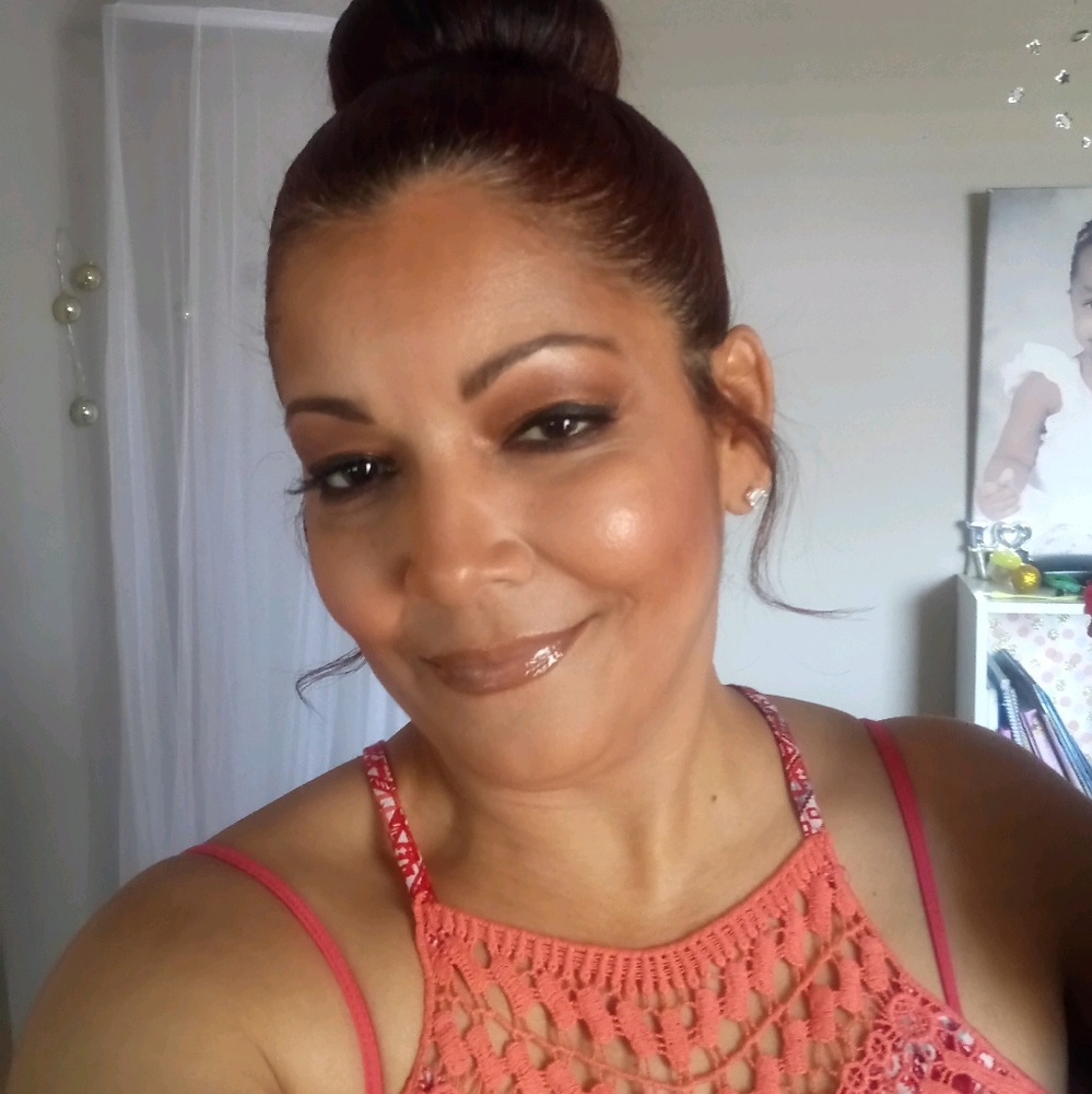 Meet your Posher, Iris