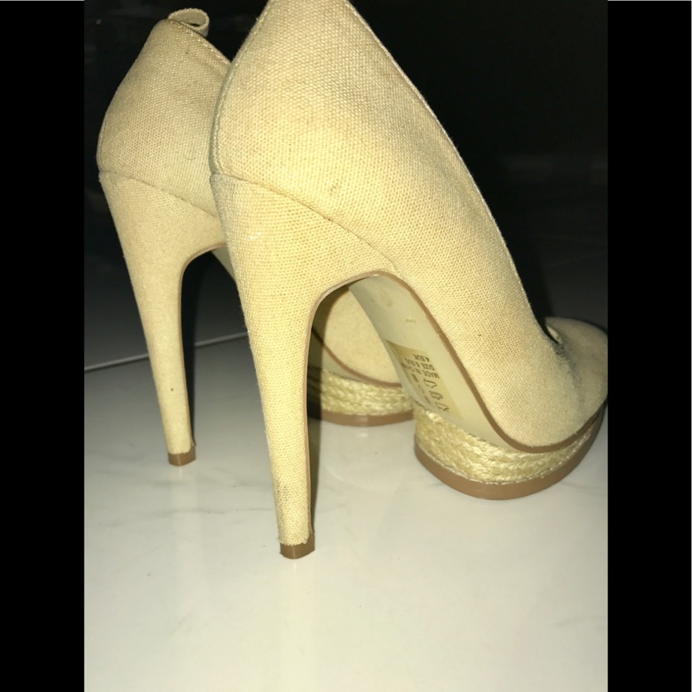 NUDE SHOEDAZZLE HEELS