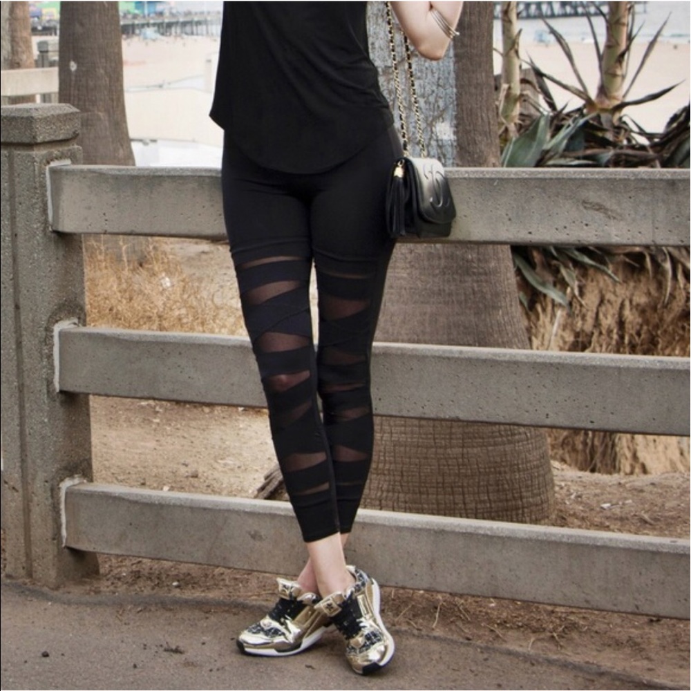 Back in black leggings!