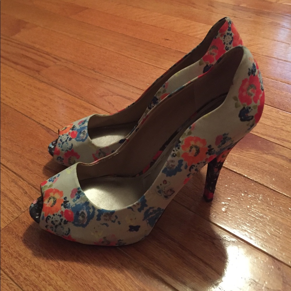 Size 11 Rachel Roy Pumps
