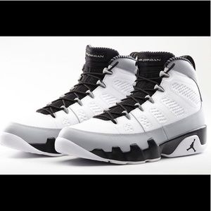 Air Jordan Retro XI (9) Barons 4.5y / 6 women