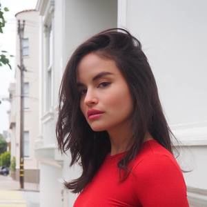 Meet your Posher, Rebecca