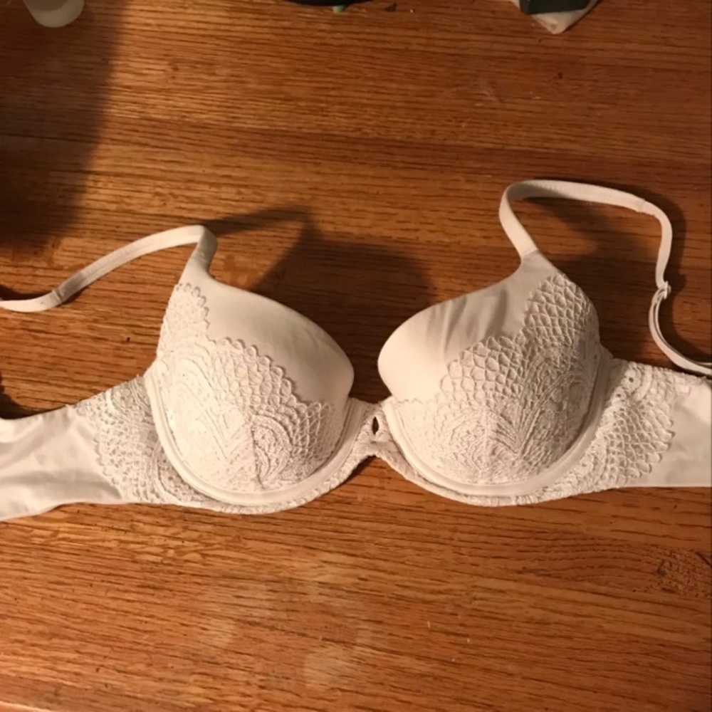 Demi Body Victoria Secret Bra