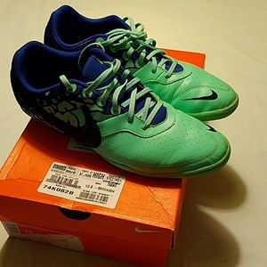 Nike Elastico II