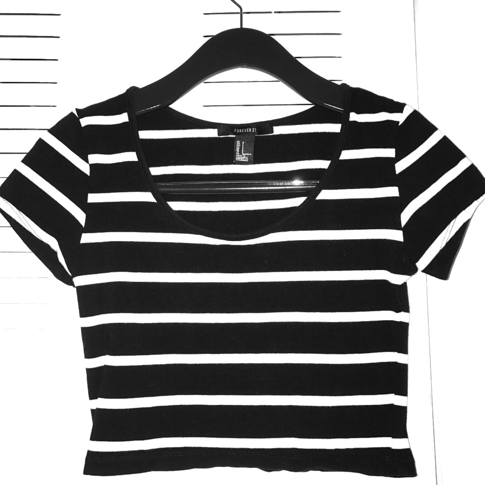 🌟FOREVER 21 STRIPED CROP TOP🌟