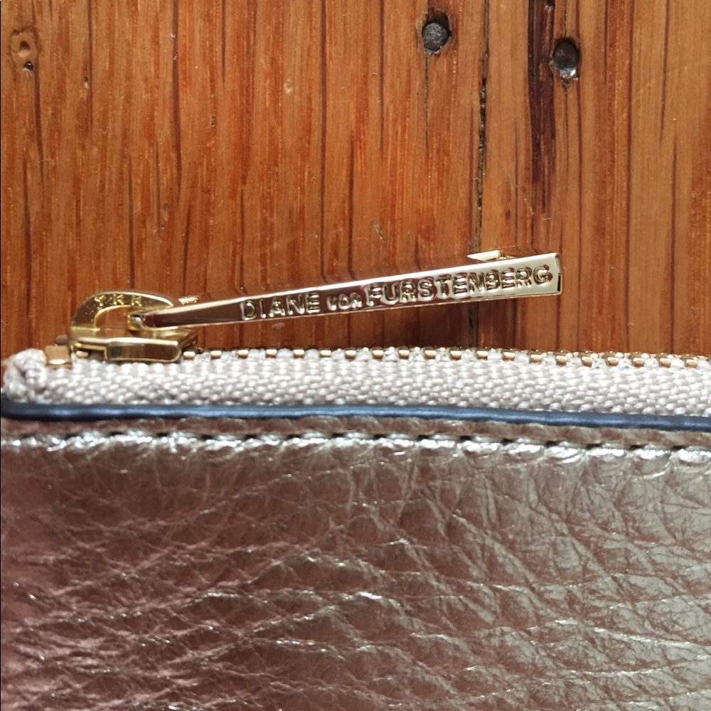女Diane Von Furstenberg Leo Zodiak Zip Pouch NWOT - Picture 3 of 7