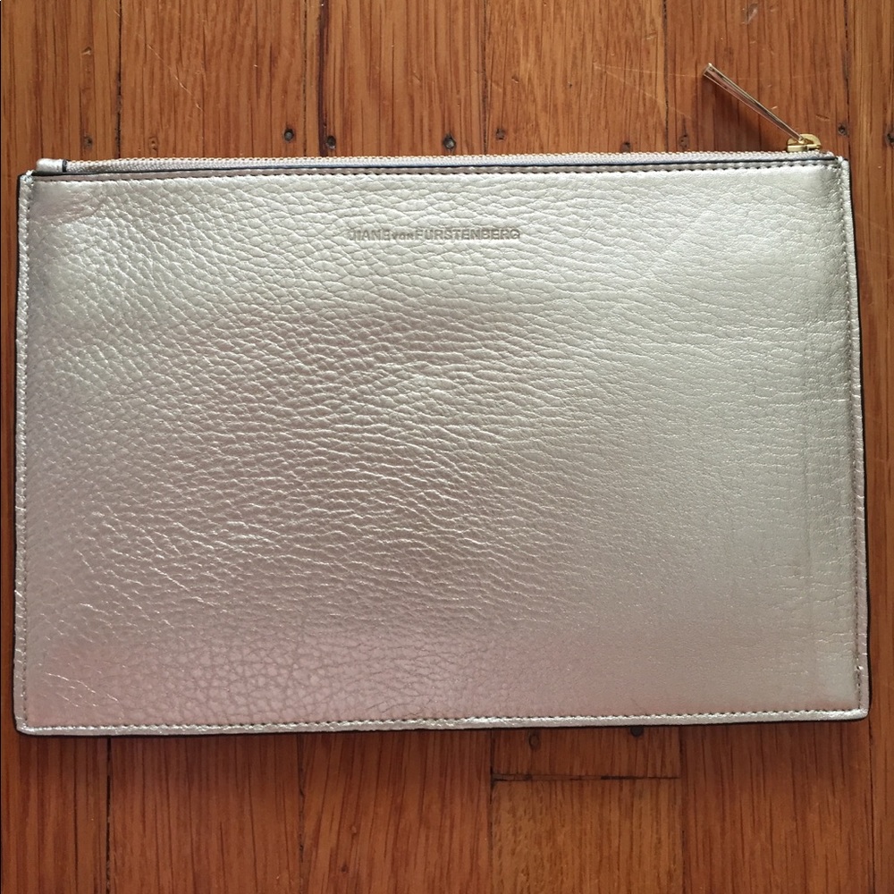 女Diane Von Furstenberg Leo Zodiak Zip Pouch NWOT - Picture 6 of 7