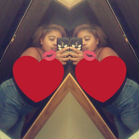 Meet your Posher, Tayonna - Picture 1 of 1