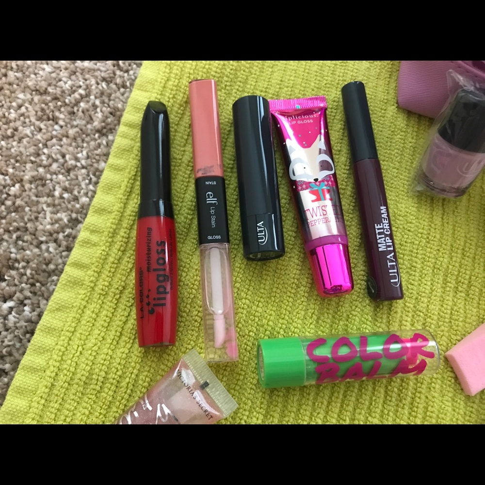 Closet Clear Out! Makeup Lot - Picture 2 of 8