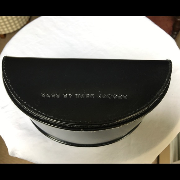 SUNGLASS CASE MARC by Marc Jacobs - Picture 3 of 5