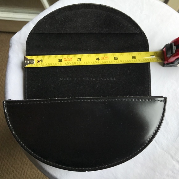 SUNGLASS CASE MARC by Marc Jacobs - Picture 5 of 5