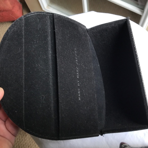 SUNGLASS CASE MARC by Marc Jacobs - Picture 4 of 5