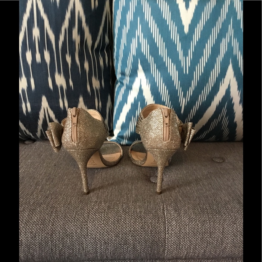 Nina gold glitter metallic sandals with bow size size 7 - Picture 3 of 4
