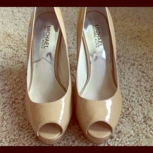 Michael kors nude pump