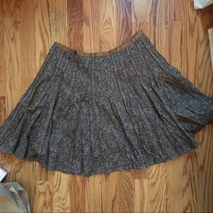 Floral pleated skirt.