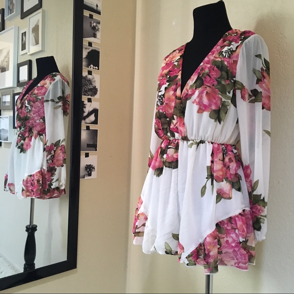 🌸🌿Feminine Pink & Ivory Floral Playsuit / Romper