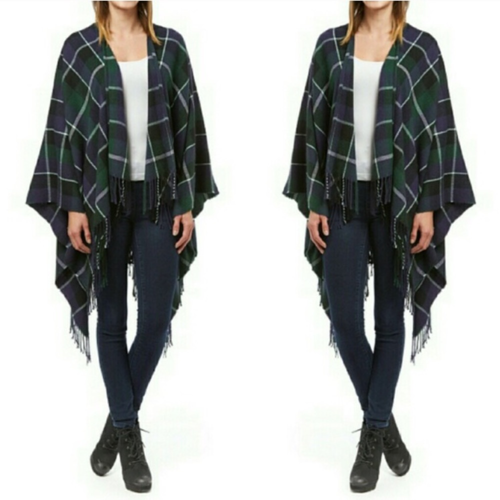 🎉One left!! Super cute fall plaid poncho