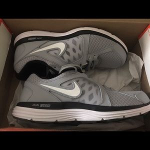 NIB Nike Dual Fusion st 3 men's sneakers