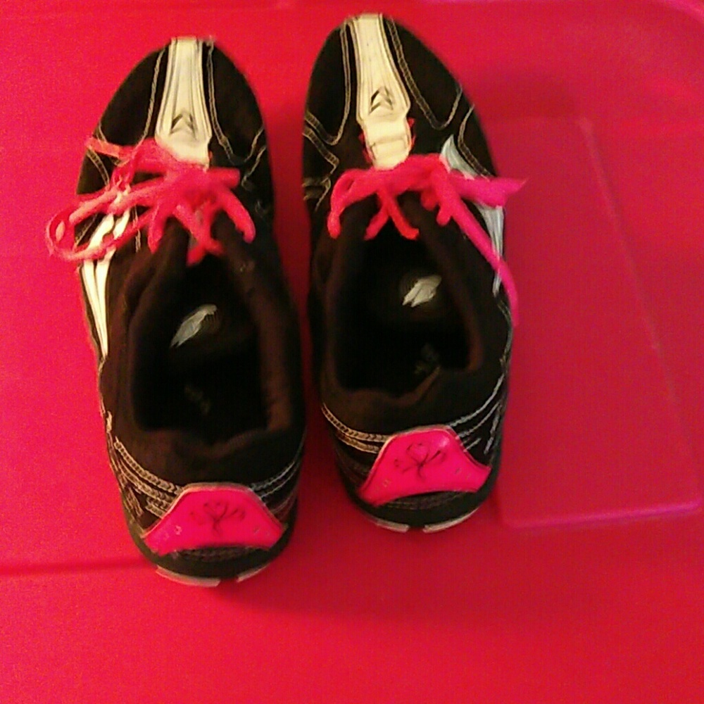Shoes - Picture 2 of 3