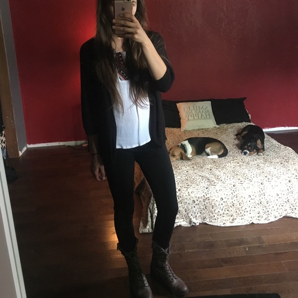 CLOSET CLOSING - Picture 5 of 5