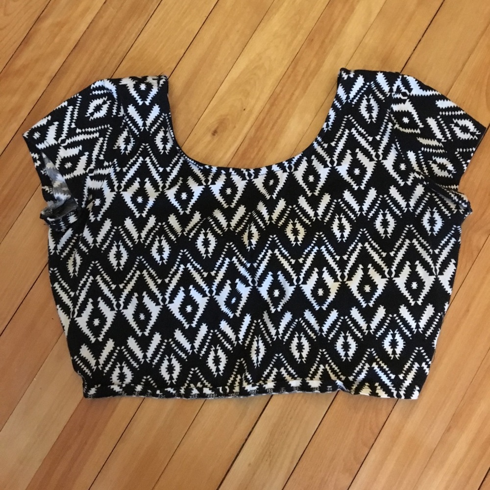 Charlotte Russe Tribal Print Crop Top Sz L - Picture 2 of 3