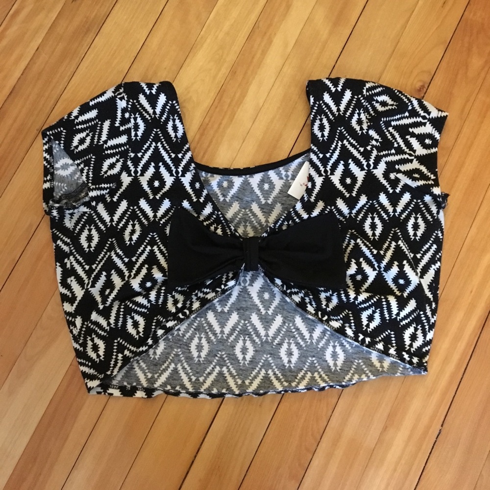 Charlotte Russe Tribal Print Crop Top Sz L - Picture 3 of 3