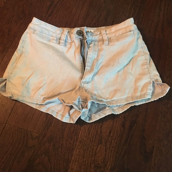 CLOSET CLOSING - Picture 2 of 4