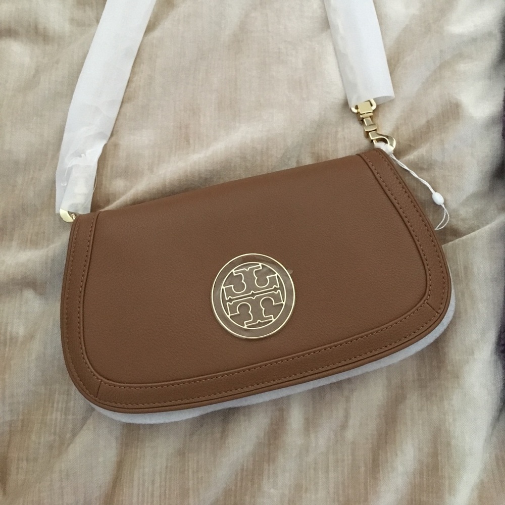 NWT Tory Burch Amanda Crossbody logo clutch Tan