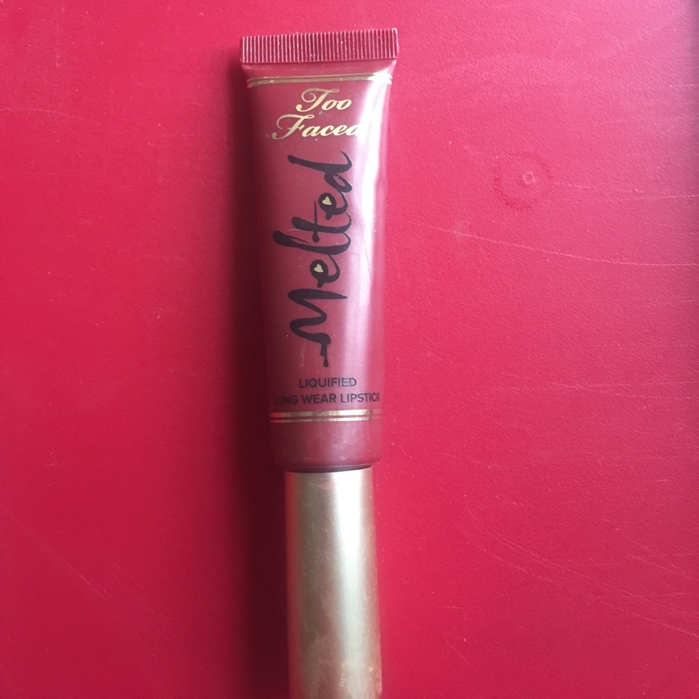 Too faced lippie