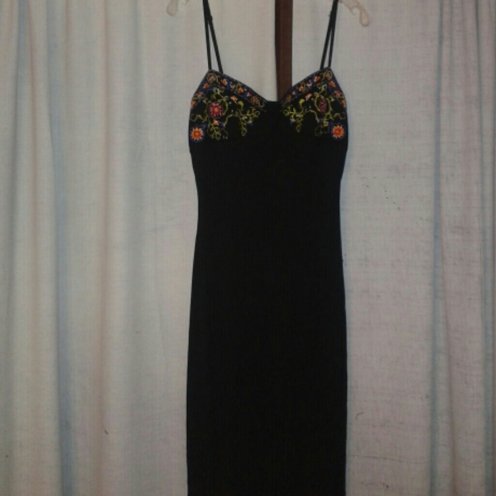 EMBROIDERED BLACK DRESS