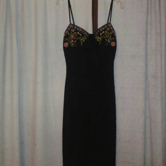 EMBROIDERED BLACK DRESS - Picture 1 of 3