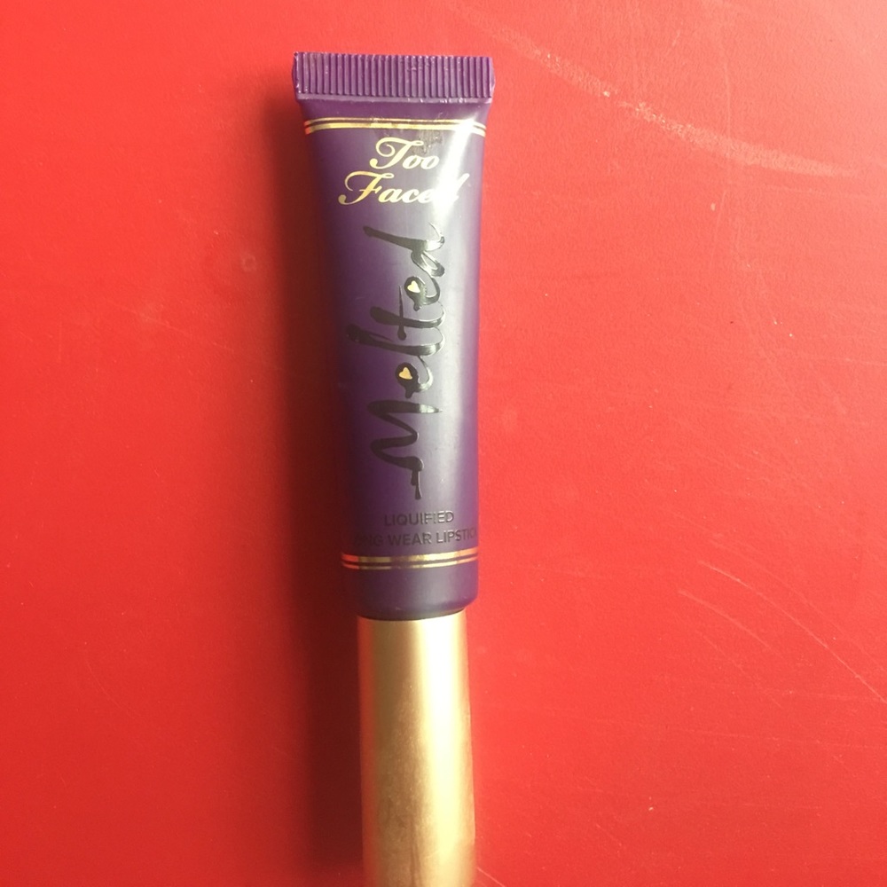Too faced lippie