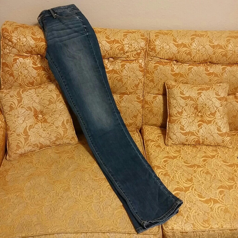 Mid-rise Straight Jeans