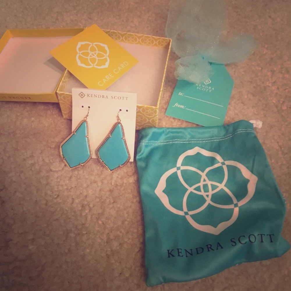 NWT Kendra Scott Alexandra Earrings in Turquoise!