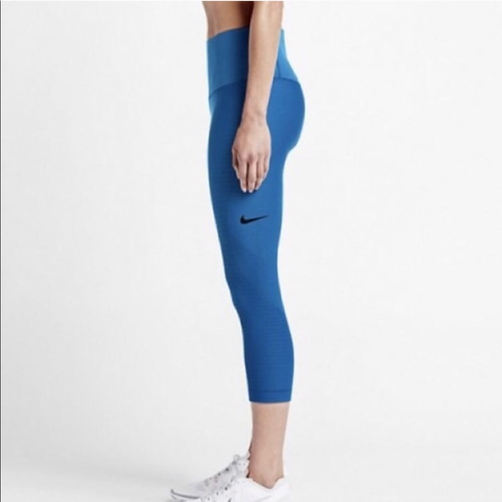 Nike Zoned Sculpt Cropped Leggings